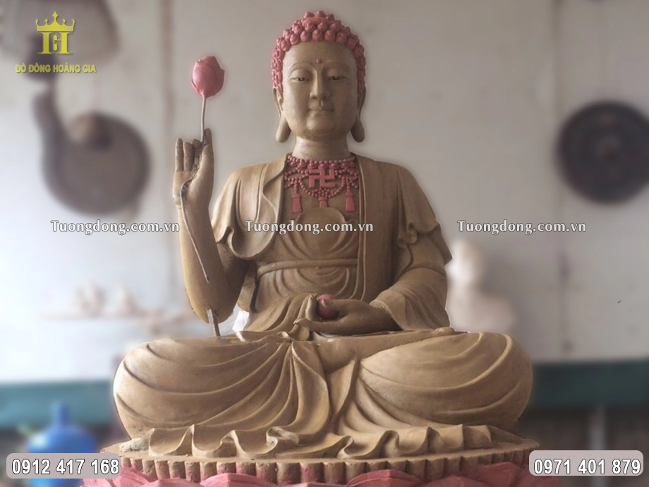 Tạo mẫu đất của bức tượng Phật